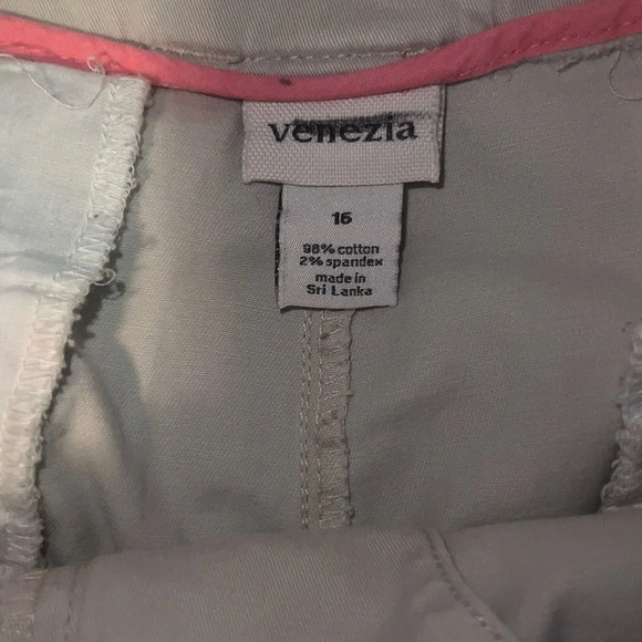 Venezia 16, tan flared Bermuda shorts. cuffed hem w/ belt zipper hook ,button - Picture 7 of 9